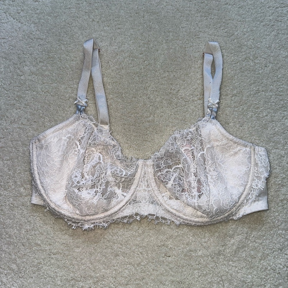Victoria’s Secret Dream Angels Lace Push Up Bra (Without Padding) 36DDD